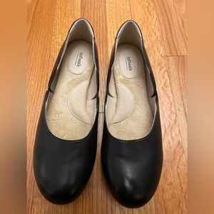 SoftWalk women’s black flats